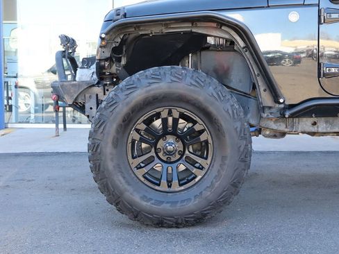 Used 2014 Jeep Wrangler Unlimited Rubicon w/ Connectivity Group image 20