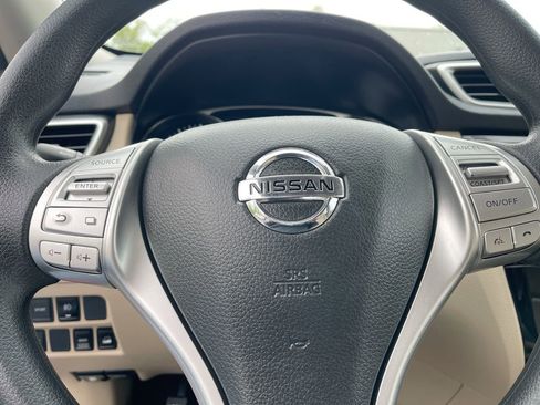 Used 2016 Nissan Rogue SV AWD/4WD image 6