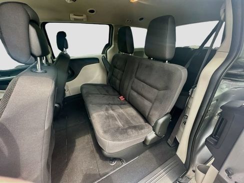 Used 2019 Dodge Grand Caravan SE FWD image 23