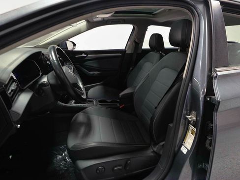 Used 2025 Volkswagen Jetta SE FWD image 8