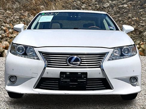 Used 2015 Lexus ES 300h w/ Navigation System Package FWD image 3