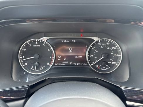 Used 2025 Nissan Pathfinder SV FWD image 7