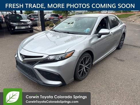 Used 2021 Toyota Camry SE FWD image 3