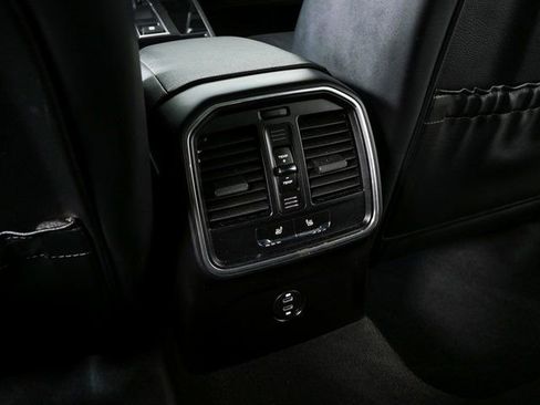 Certified 2024 Porsche Macan AWD/4WD image 22