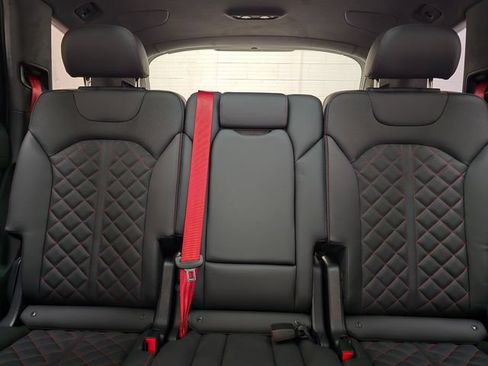 New 2026 Audi SQ7 Prestige AWD/4WD image 31