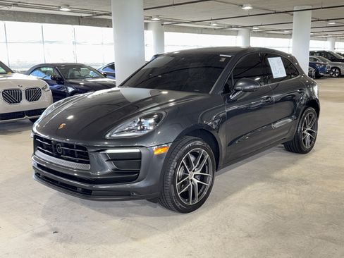 Used 2025 Porsche Macan AWD/4WD image 4