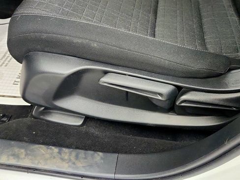 Used 2023 Honda HR-V LX image 11