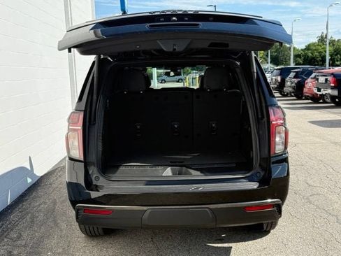 Used 2022 Chevrolet Tahoe Z71 w/ Luxury Package AWD/4WD image 8