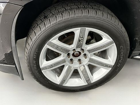 Used 2018 Cadillac Escalade Luxury image 11