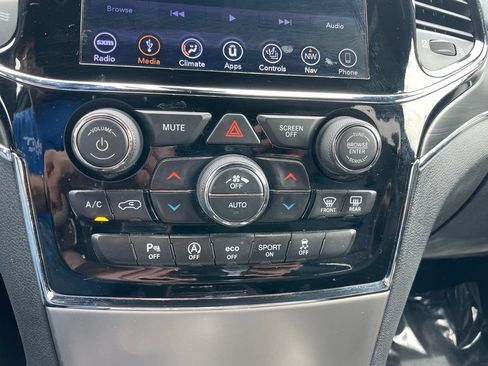 Used 2019 Jeep Grand Cherokee Limited w/ Trailer Tow Group IV AWD/4WD image 11