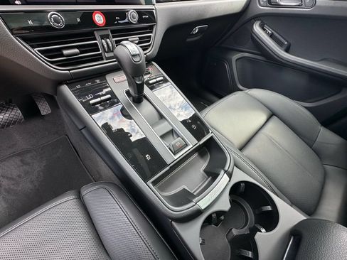 Used 2026 Porsche Macan AWD/4WD image 30