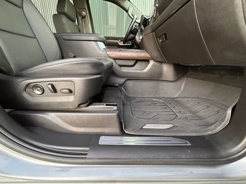 Used 2025 GMC Sierra 3500 SLT w/ SLT Premium Package image 39