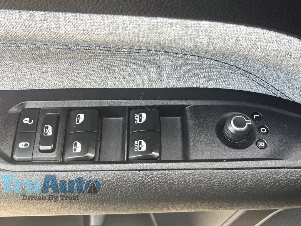 Used 2024 Jeep Compass Latitude AWD/4WD image 21