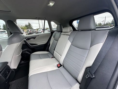 Used 2021 Toyota RAV4 XLE Premium image 27