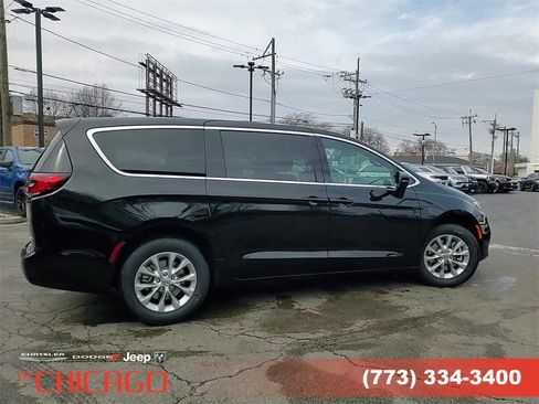 New 2025 Chrysler Pacifica Select image 4