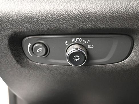 Used 2023 Chevrolet Traverse LT image 35