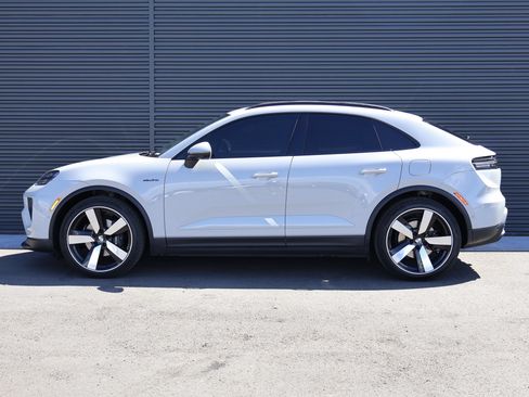 Certified 2026 Porsche Macan 4 Electric AWD/4WD image 2