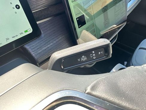 Used 2023 Rivian R1S Launch Edition image 18