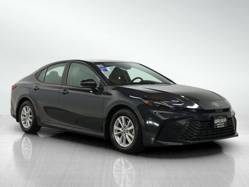 Used 2025 Toyota Camry LE image 7