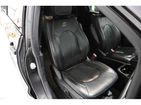 Used 2019 Chrysler Pacifica Touring-L Plus w/ Advanced Safetytec Group FWD image 16