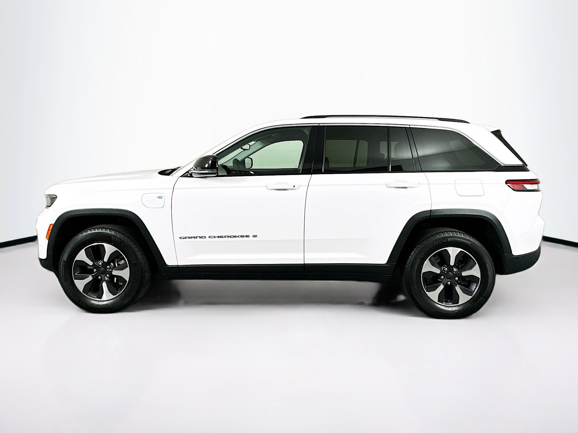 Used 2023 Jeep Grand Cherokee 4WD 4xe image 4
