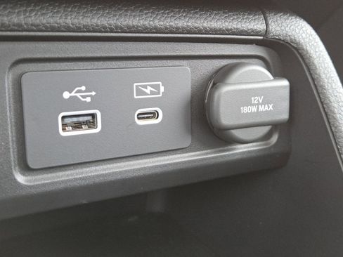 Used 2025 Honda Pilot Touring image 10