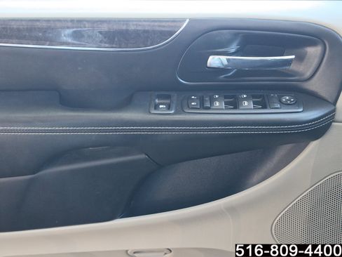 Used 2012 Chrysler Town & Country Touring image 19