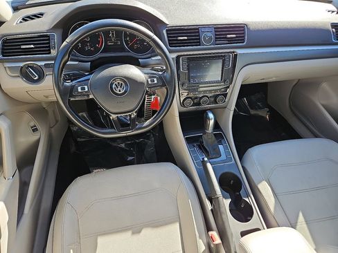 Used 2017 Volkswagen Passat 1.8T R-Line image 12