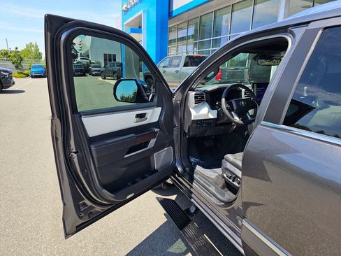 Used 2025 Toyota Sequoia Capstone AWD/4WD image 21