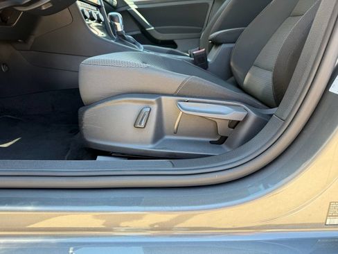 Used 2019 Volkswagen e-Golf SE w/ Driver Assistance Package FWD image 26