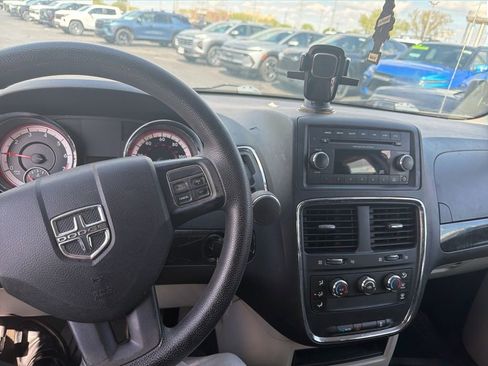 Used 2014 Dodge Grand Caravan American Value Package FWD image 10