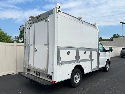 Used 2023 Chevrolet Express 3500 w/ Power Convenience Package RWD image 3