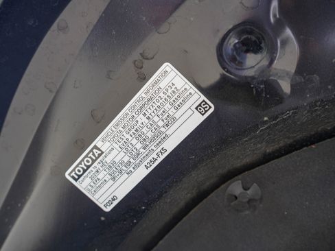 Certified 2021 Toyota Highlander XLE AWD/4WD image 28