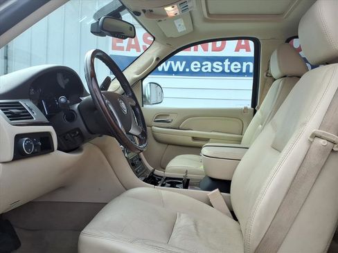 Used 2007 Cadillac Escalade AWD w/ Information Package image 8