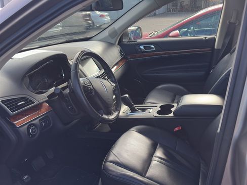 Used 2018 Lincoln MKT AWD w/ Technology Package image 5