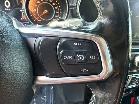 Used 2018 Jeep Wrangler Unlimited Sahara AWD/4WD image 30