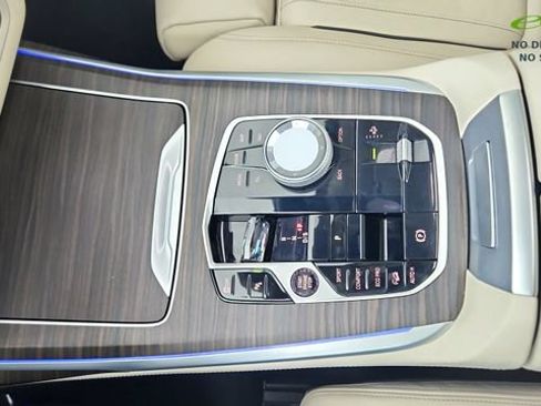 Used 2024 BMW X7 xDrive40i w/ Parking Assistance Package AWD/4WD image 59