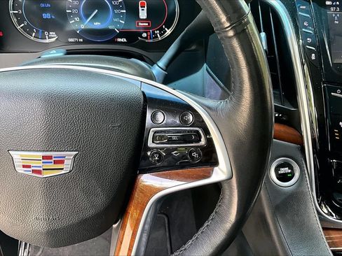 Used 2019 Cadillac Escalade Luxury RWD image 11
