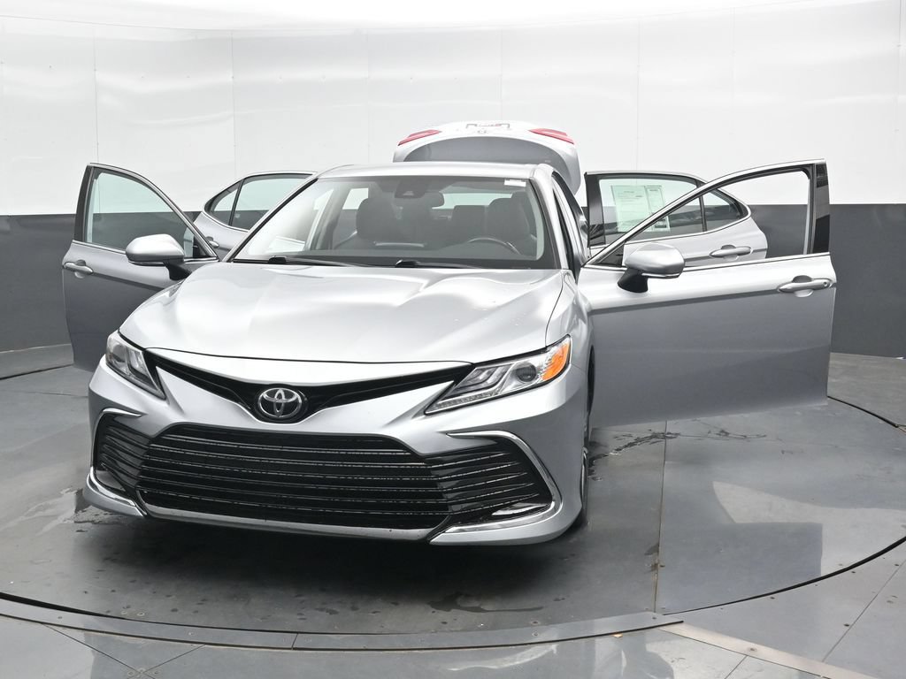 Used 2021 Toyota Camry XLE FWD image 46