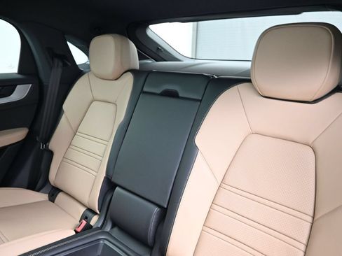 Certified 2026 Porsche Cayenne Coupe AWD/4WD image 6