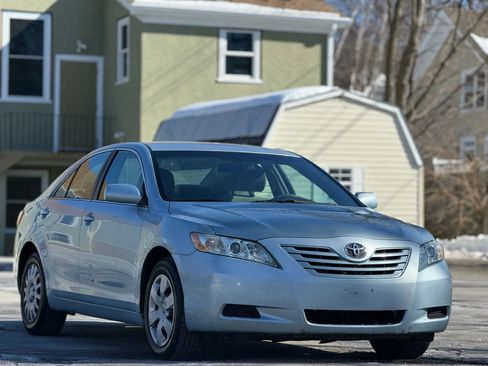 Used 2009 Toyota Camry LE image 2