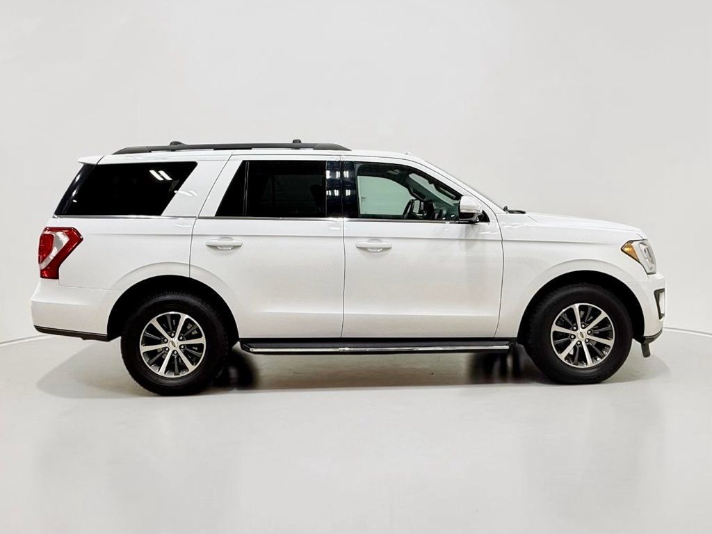 Used 2019 Ford Expedition XLT w/ Equipment Group 202A AWD/4WD image 12