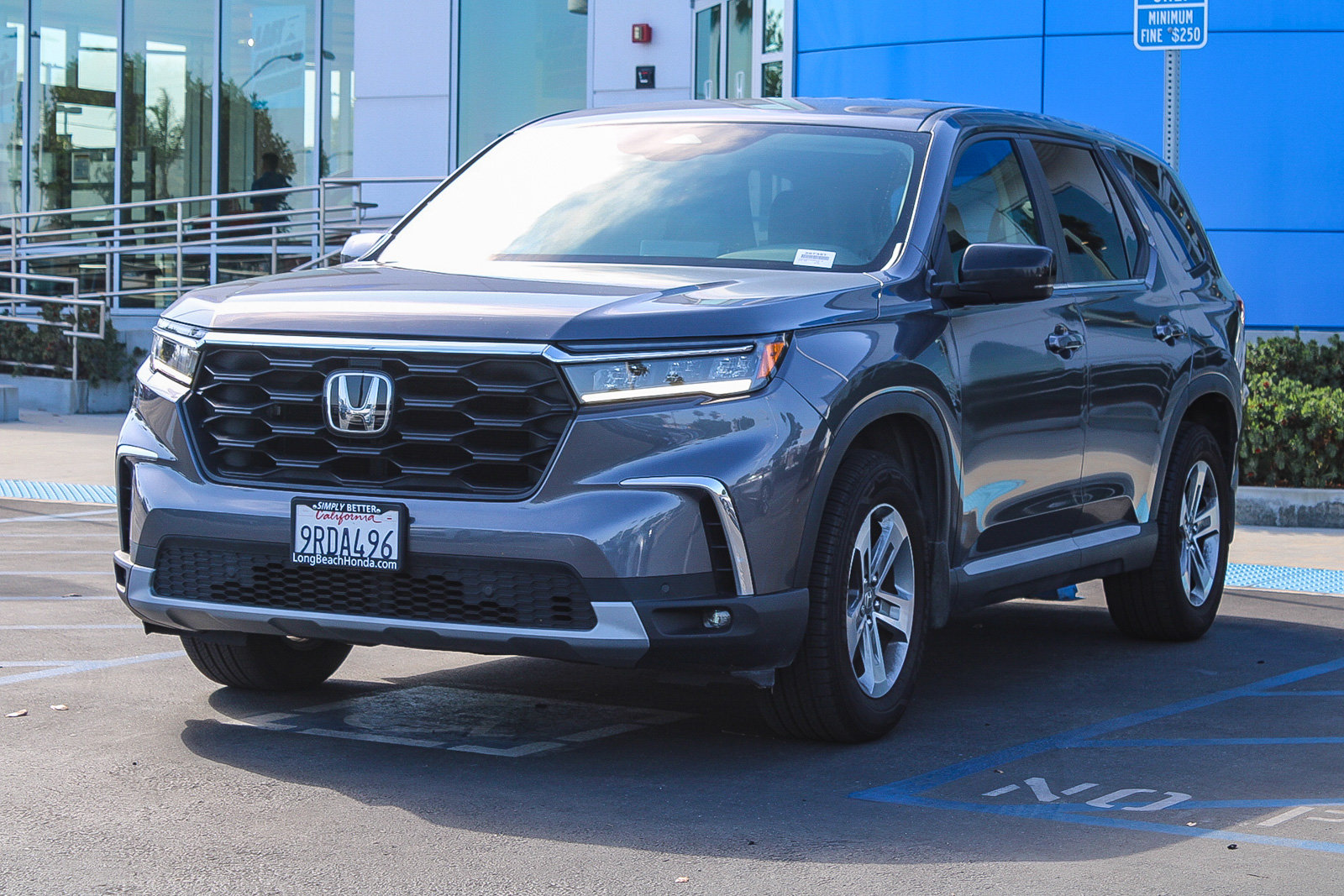 Used 2025 Honda Pilot EX-L image 3