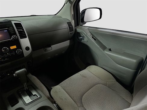 Used 2018 Nissan Frontier SV image 22