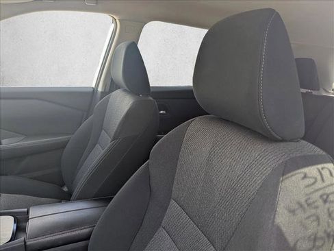 Used 2025 Nissan Rogue SV image 15