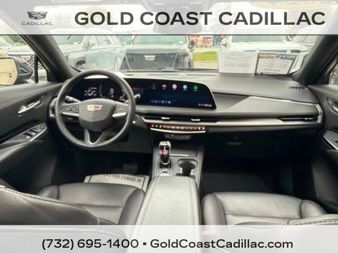 Used 2024 Cadillac XT4 Luxury w/ Cold Weather Package AWD/4WD image 10