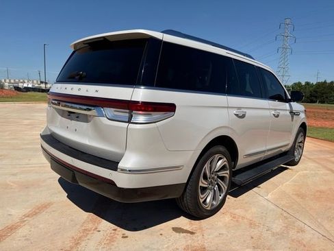 Used 2022 Lincoln Navigator Reserve AWD/4WD image 5