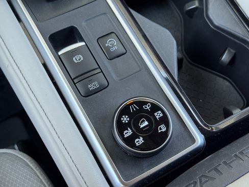 Used 2022 Nissan Pathfinder SV w/ SV Premium Package image 29