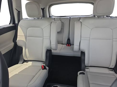 Used 2025 Lincoln Aviator AWD image 15