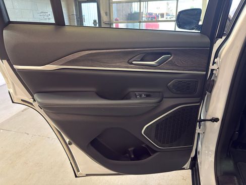 Used 2022 Jeep Grand Cherokee Limited 4xe AWD/4WD image 29